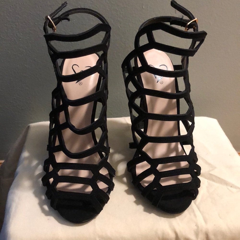 Black heels like new